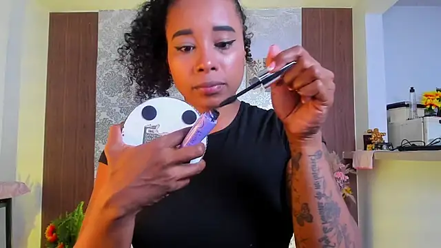 Snapshot of kelly_thomson chatting on 11-06-25, 10:54 kelly thomson online show from 11-06-25, 10:54