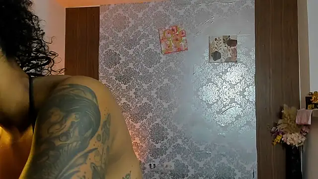 Snapshot of kelly_thomson chatting on 11-19-25, 10:32 kelly thomson online show from 11-19-25, 10:32