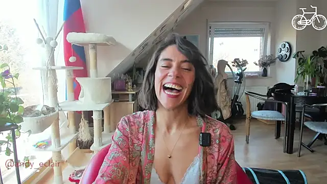 Snapshot of tinny_williams chatting on 03-12-26, 08:31 tinny williams online show from 03-12-26, 08:31