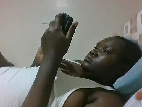 Snapshot of queen_aria19 chatting on 12-15-25, 06:28 queen aria19 online show from 12-15-25, 06:28