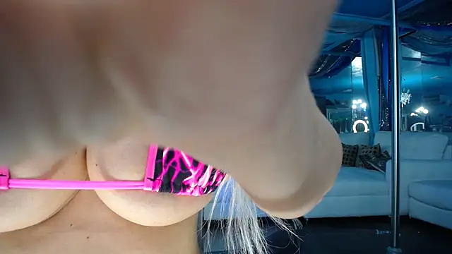 ADRIANNA FOX online show from 09-27-25, 07:24