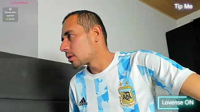 jhonyalzate2 online show from 04-13-26, 03:34