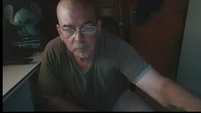 Snapshot of 0oscar_xxx chatting on 09-09-25, 06:18 0oscar xxx online show from 09-09-25, 06:18