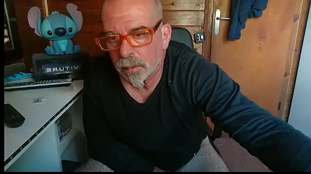 Snapshot of 0oscar_xxx chatting on 10-25-25, 12:56 0oscar xxx online show from 10-25-25, 12:56