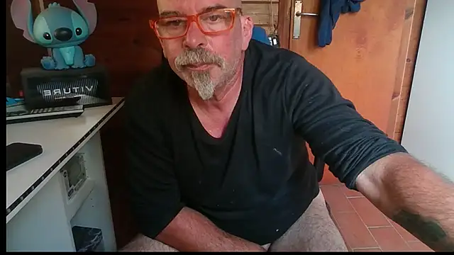 Snapshot of 0oscar_xxx chatting on 11-01-25, 01:35 0oscar xxx online show from 11-01-25, 01:35