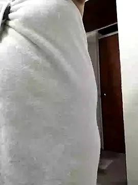 Snapshot of Vicky_Rosse chatting on 12-05-24, 03:28 Vicky Rosse online show from 12-05-24, 03:28