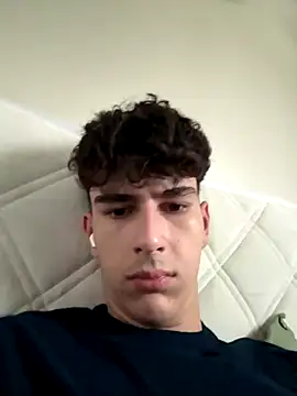 Snapshot of Andrei_992 chatting on 11-14-25, 12:15 Andrei 992 online show from 11-14-25, 12:15