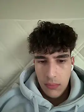 Snapshot of Andrei_992 chatting on 11-18-25, 11:25 Andrei 992 online show from 11-18-25, 11:25