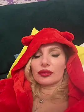 Snapshot of AngelOxy chatting on 12-18-24, 06:14 AngelOxy online show from 12-18-24, 06:14