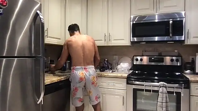 BigGuyMuscle online show from 09-26-25, 01:26