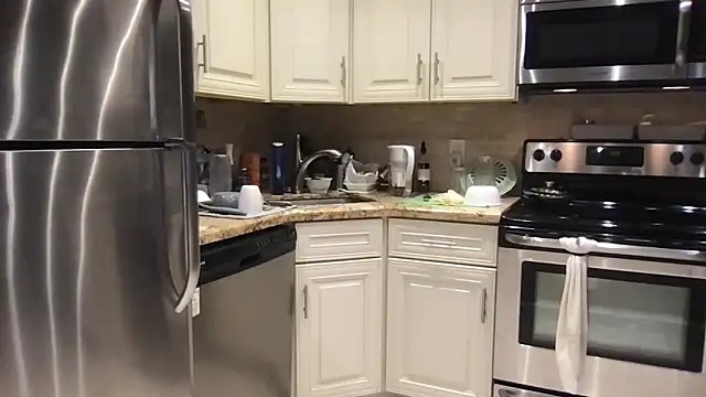 BigGuyMuscle online show from 11-16-25, 09:48