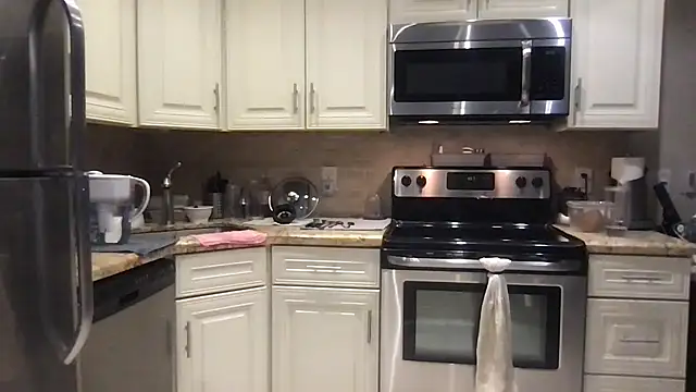 BigGuyMuscle online show from 12-15-25, 08:57