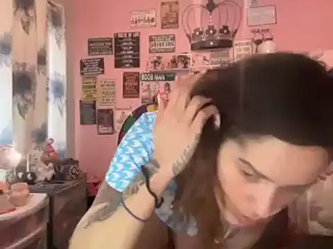 Snapshot of latinacubana chatting on 01-01-25, 07:21 latinacubana online show from 01-01-25, 07:21