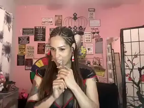 Snapshot of latinacubana chatting on 01-11-25, 04:16 latinacubana online show from 01-11-25, 04:16