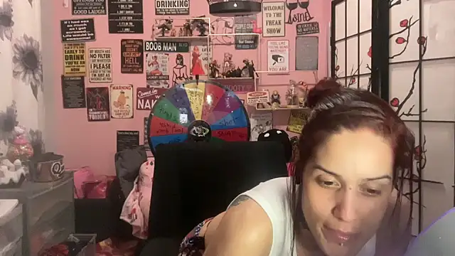 Snapshot of latinacubana chatting on 02-22-25, 03:56 latinacubana online show from 02-22-25, 03:56