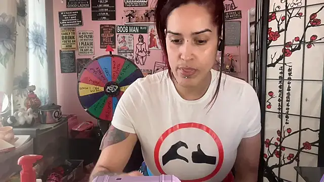 Snapshot of latinacubana chatting on 02-23-25, 07:38 latinacubana online show from 02-23-25, 07:38