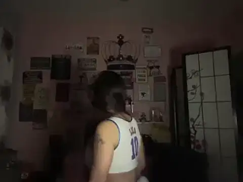 Snapshot of latinacubana chatting on 03-10-25, 06:27 latinacubana online show from 03-10-25, 06:27