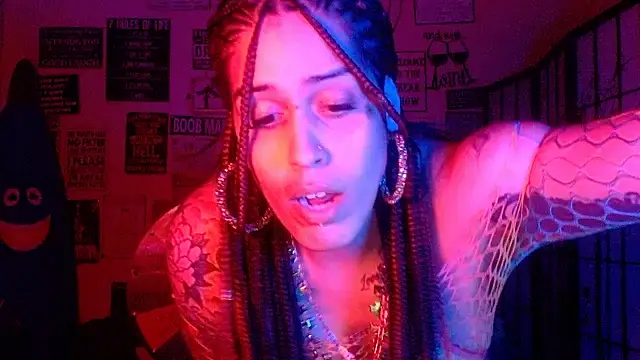 Snapshot of latinacubana chatting on 03-15-26, 09:37 latinacubana online show from 03-15-26, 09:37