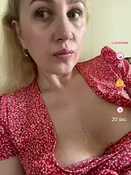Snapshot of YourBlondee chatting on 06-02-26, 12:45 YourBlondee online show from 06-02-26, 12:45
