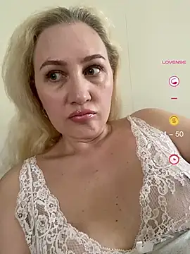 Snapshot of YourBlondee chatting on 06-08-26, 01:39 YourBlondee online show from 06-08-26, 01:39