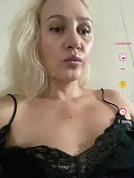 YourBlondee online show from 07-25-26, 12:20