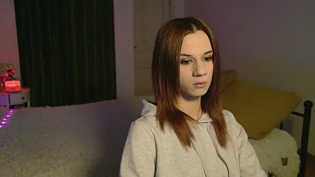 ItsAlisia online show from 10-20-25, 05:52