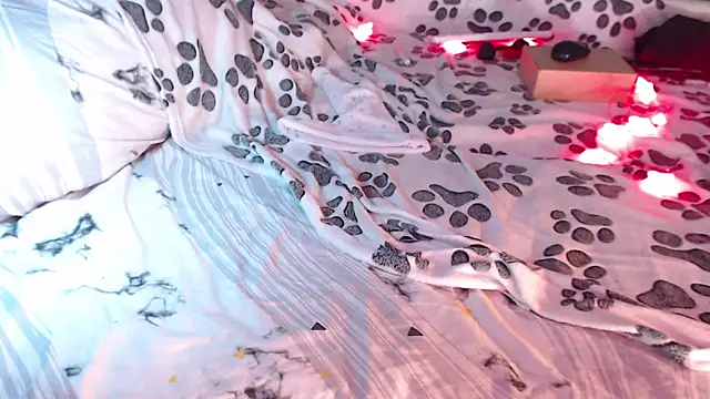 Snapshot of Q_T_pie chatting on 01-03-25, 03:27 Q T pie online show from 01-03-25, 03:27