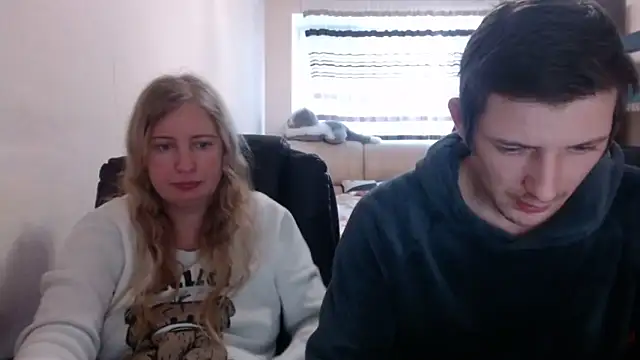 PeterAndJen online show from 03-08-25, 04:17