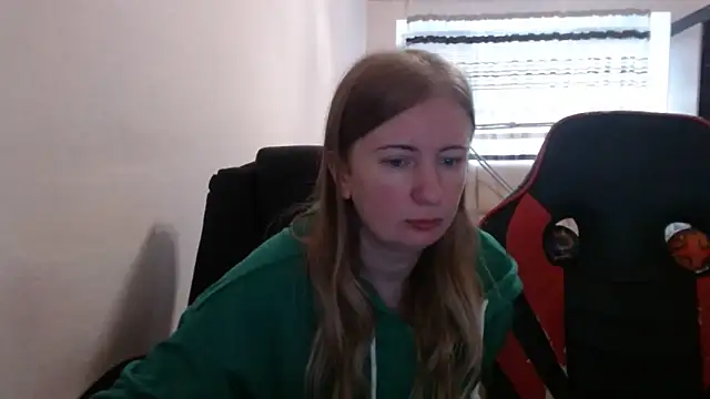 PeterAndJen online show from 10-20-25, 06:25