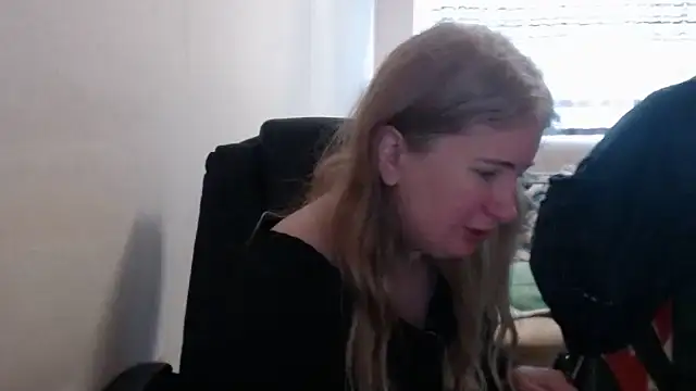 PeterAndJen online show from 04-04-26, 05:49