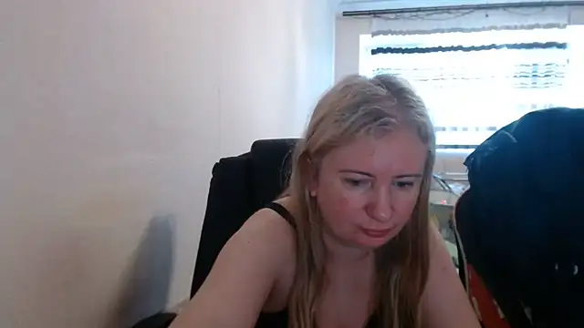 PeterAndJen online show from 06-18-26, 06:02