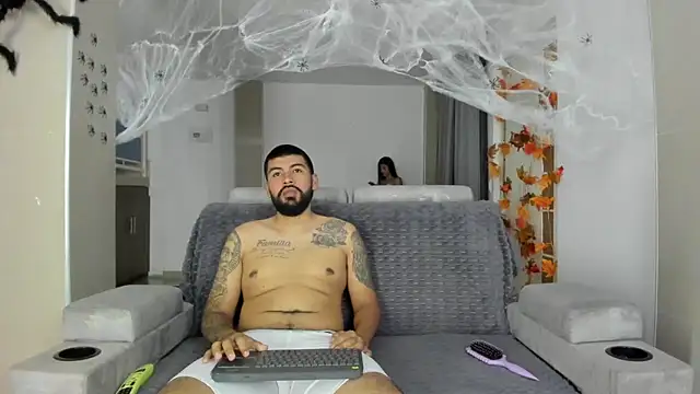 DulceRomance online show from 10-29-25, 05:20