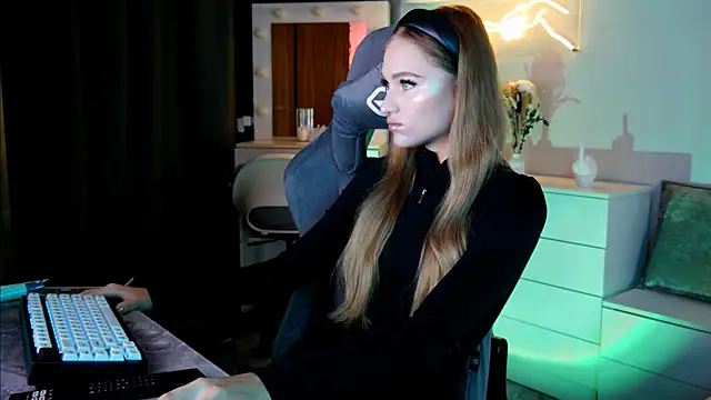 Snapshot of MrsTenderBeast chatting on 02-22-25, 05:35 MrsTenderBeast online show from 02-22-25, 05:35