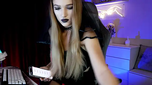 Snapshot of MrsTenderBeast chatting on 03-07-25, 05:06 MrsTenderBeast online show from 03-07-25, 05:06