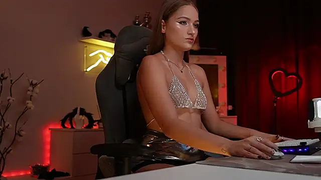 MrsTenderBeast online show from 11-17-25, 02:34