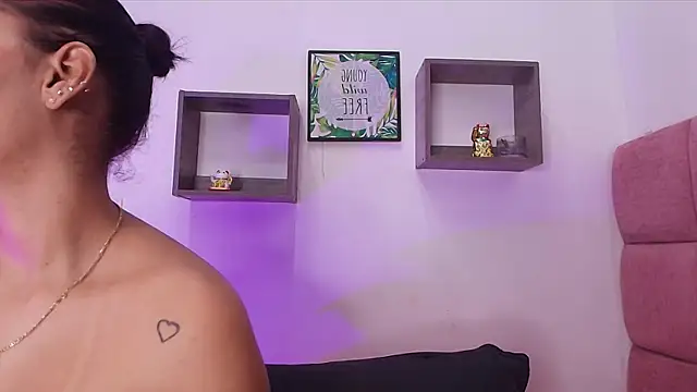 Snapshot of lorrayne_ chatting on 02-13-25, 11:50 lorrayne online show from 02-13-25, 11:50