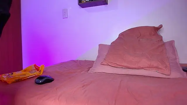 Snapshot of lorrayne_ chatting on 03-18-25, 06:04 lorrayne online show from 03-18-25, 06:04