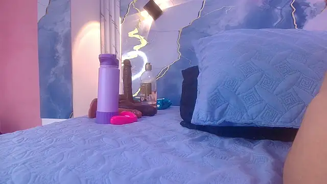 Snapshot of lorrayne_ chatting on 11-17-25, 12:22 lorrayne online show from 11-17-25, 12:22