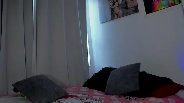 Sarah Jhonson online show from 11-18-25, 01:26