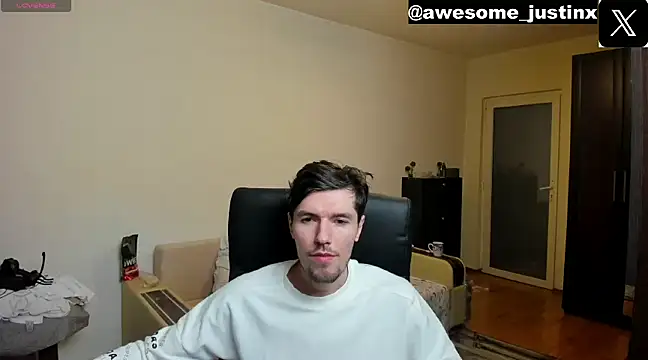 Snapshot of awesomejustin chatting on 12-02-24, 11:45 awesomejustin online show from 12-02-24, 11:45