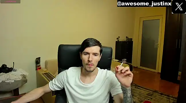 Snapshot of awesomejustin chatting on 12-03-24, 01:43 awesomejustin online show from 12-03-24, 01:43