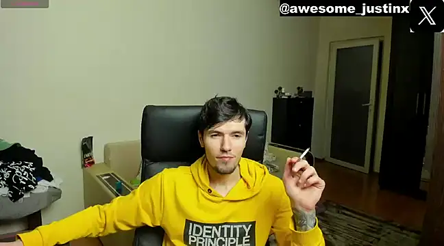 Snapshot of awesomejustin chatting on 12-09-24, 06:25 awesomejustin online show from 12-09-24, 06:25