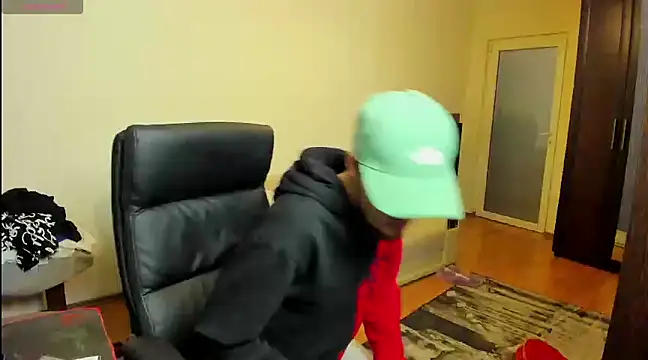 Snapshot of awesomejustin chatting on 12-10-24, 08:49 awesomejustin online show from 12-10-24, 08:49