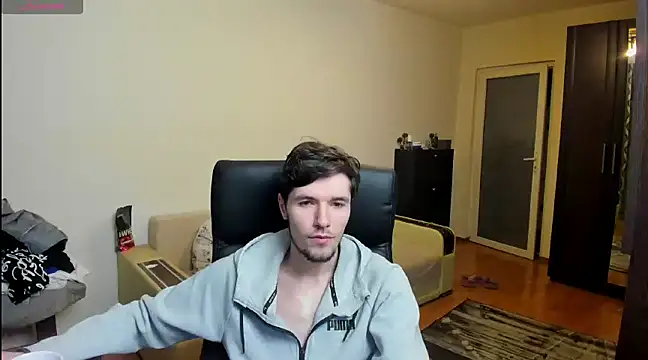 Snapshot of awesomejustin chatting on 12-12-24, 07:48 awesomejustin online show from 12-12-24, 07:48