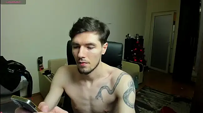 Snapshot of awesomejustin chatting on 12-18-24, 03:37 awesomejustin online show from 12-18-24, 03:37