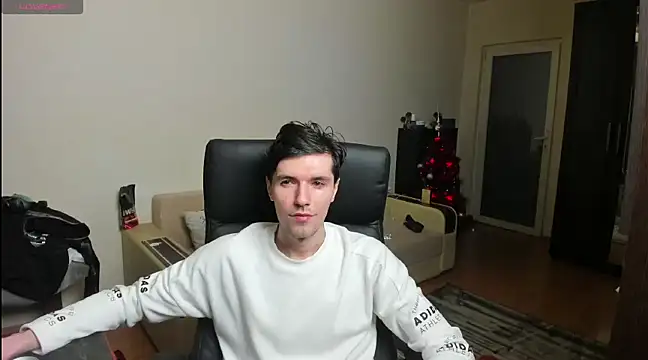 Snapshot of awesomejustin chatting on 12-24-24, 12:44 awesomejustin online show from 12-24-24, 12:44