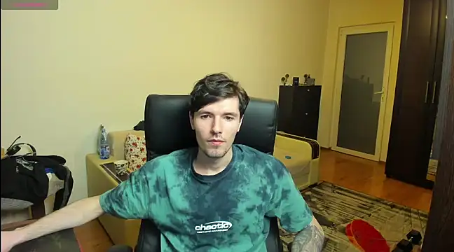 Snapshot of awesomejustin chatting on 02-02-25, 06:53 awesomejustin online show from 02-02-25, 06:53