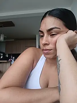 Snapshot of Ivanna2 chatting on 05-11-26, 02:45 Ivanna2 online show from 05-11-26, 02:45