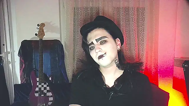 Snapshot of sademobeer chatting on 01-12-26, 10:15 sademobeer online show from 01-12-26, 10:15