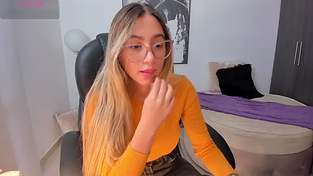 Snapshot of StacyConner chatting on 02-08-25, 10:19 StacyConner online show from 02-08-25, 10:19